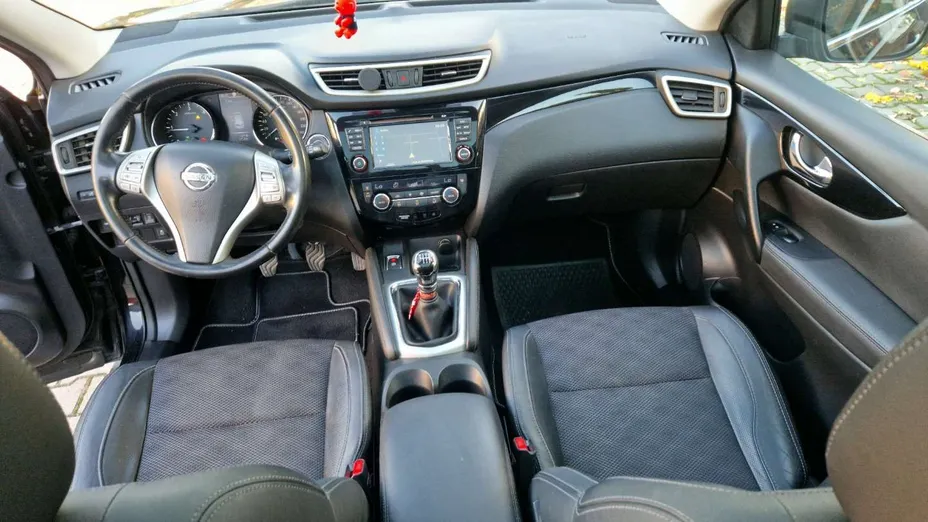 NISSAN Qashqai -