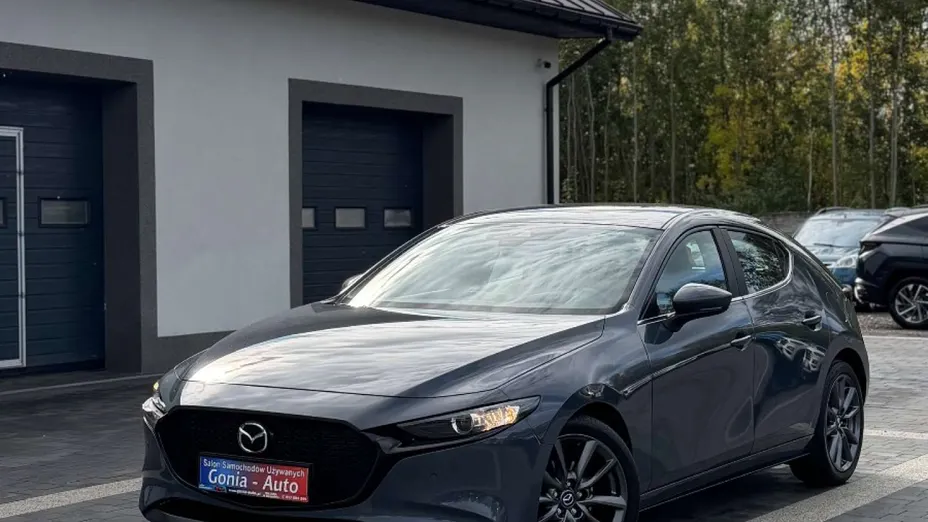 MAZDA 3 -