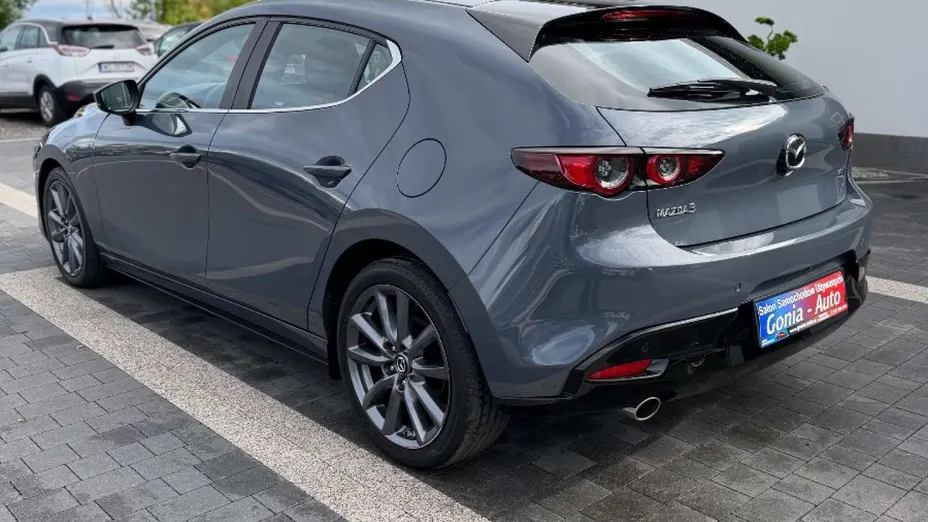 MAZDA 3 -