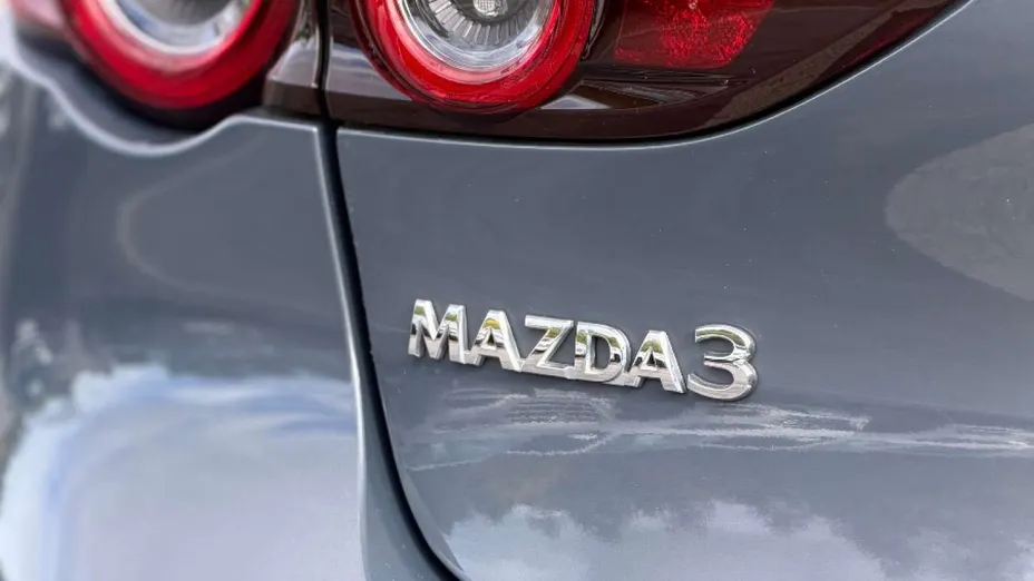 MAZDA 3 -