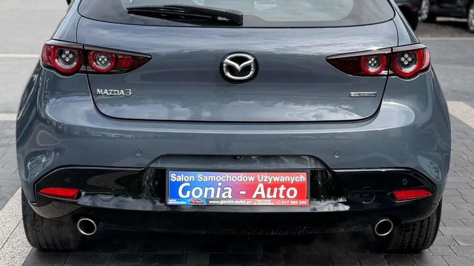 MAZDA 3 -