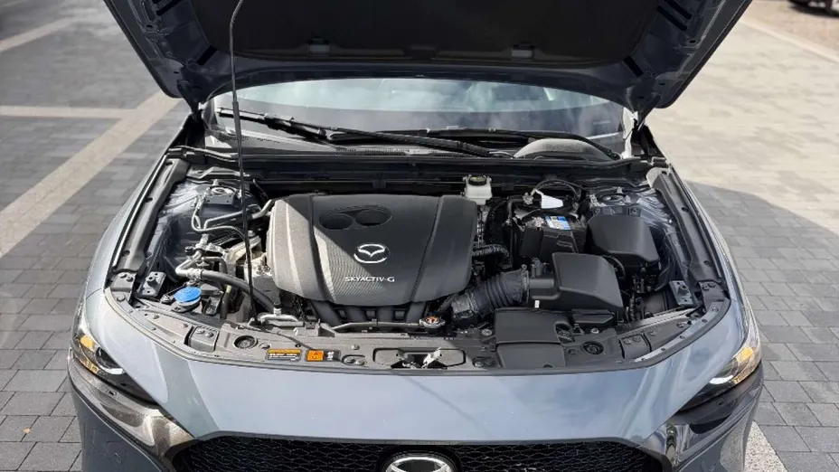 MAZDA 3 -