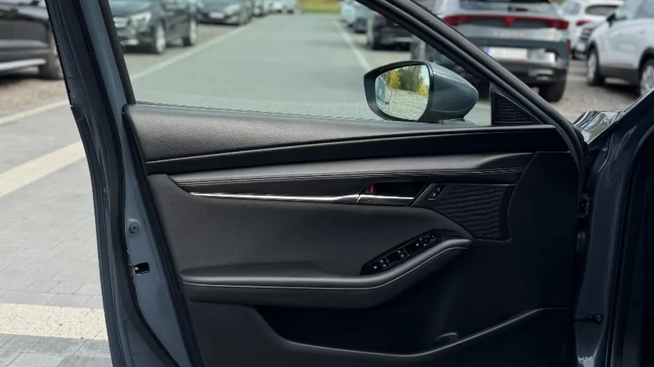 MAZDA 3 -