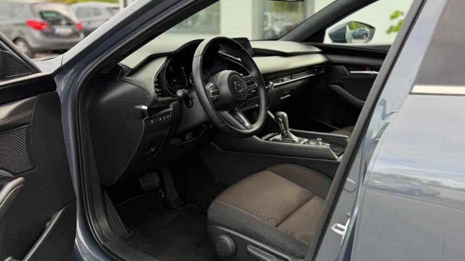 MAZDA 3 -