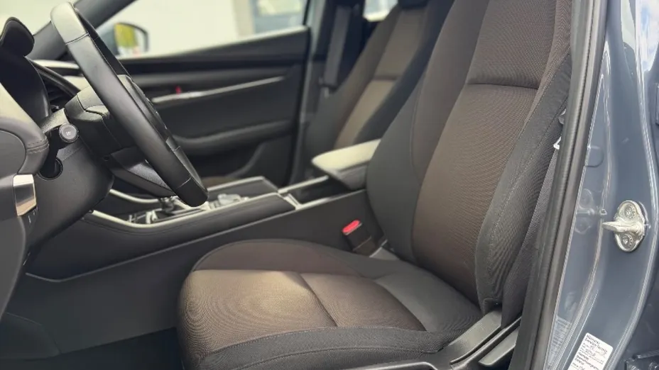 MAZDA 3 -