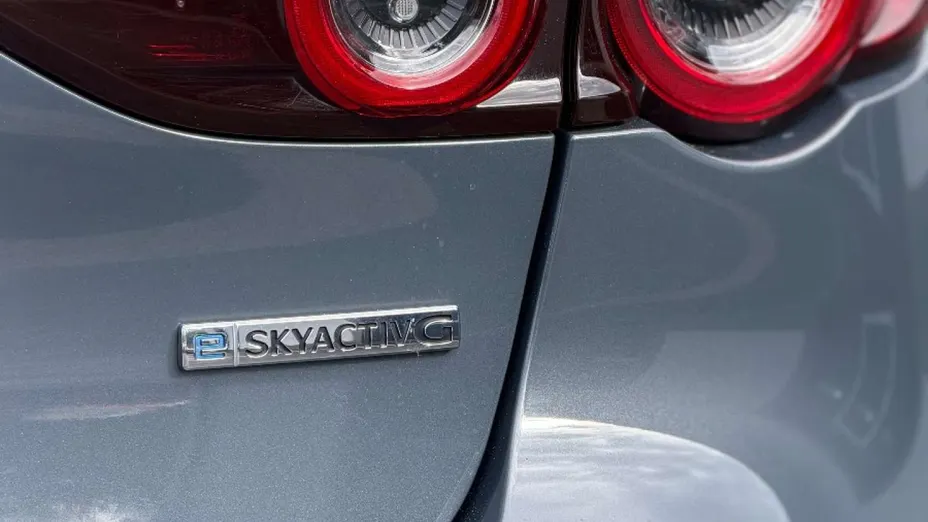 MAZDA 3 -