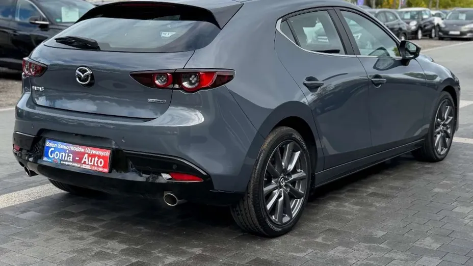 MAZDA 3 -