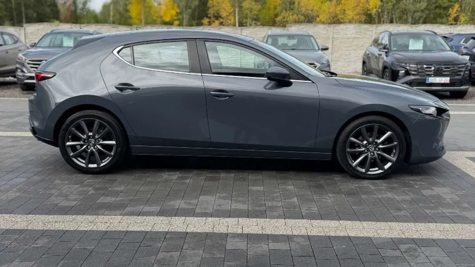 MAZDA 3 -