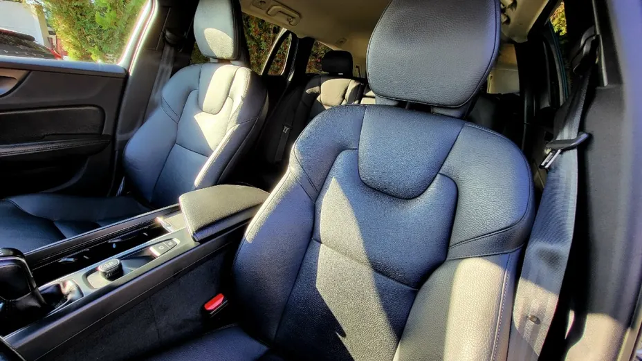 VOLVO V60 -