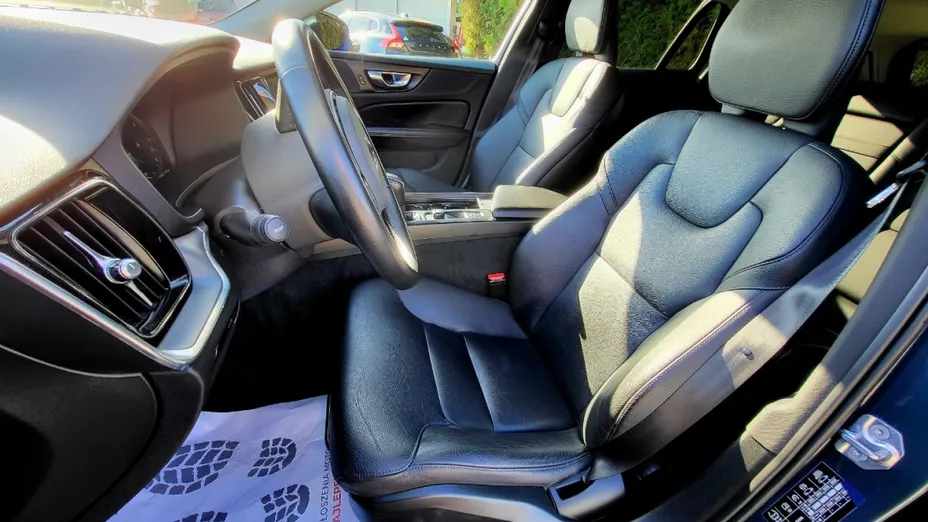 VOLVO V60 -