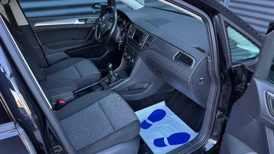 VOLKSWAGEN Golf Sportsvan -