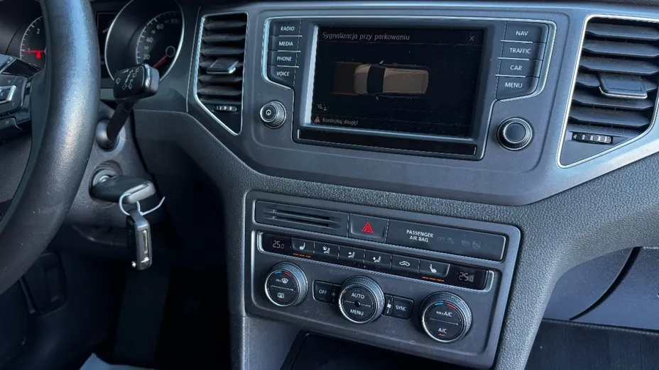 VOLKSWAGEN Golf Sportsvan -