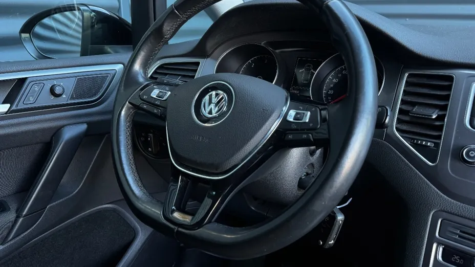 VOLKSWAGEN Golf Sportsvan -