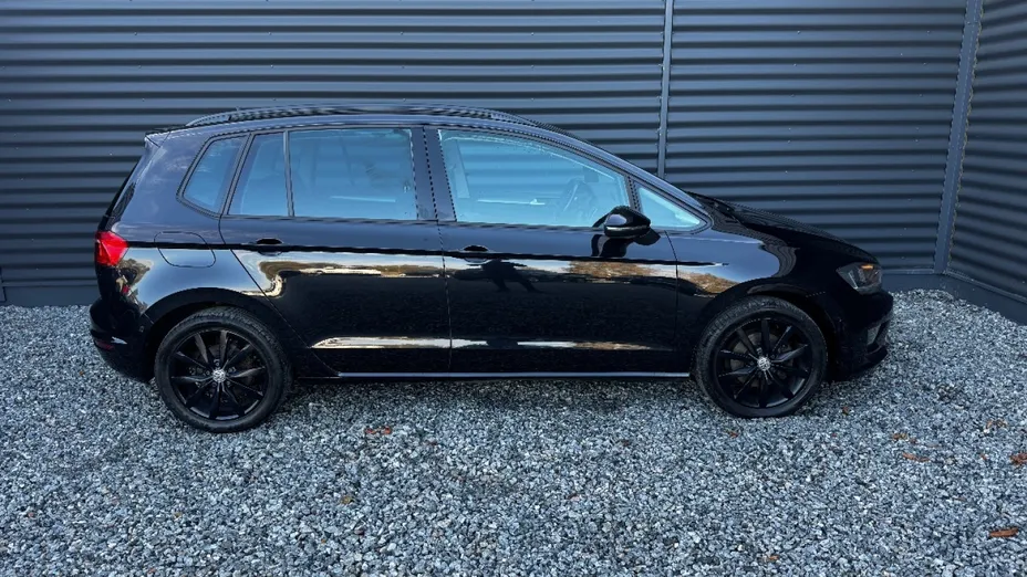 VOLKSWAGEN Golf Sportsvan -