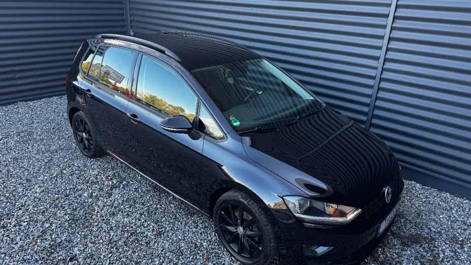 VOLKSWAGEN Golf Sportsvan -