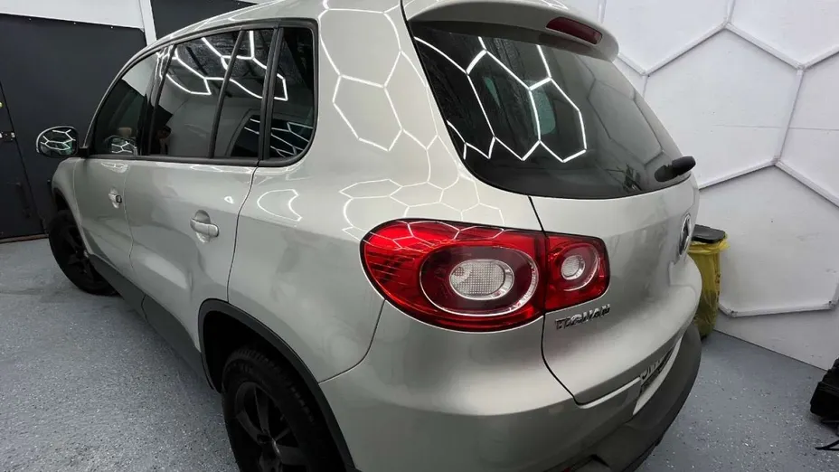 VOLKSWAGEN Tiguan -