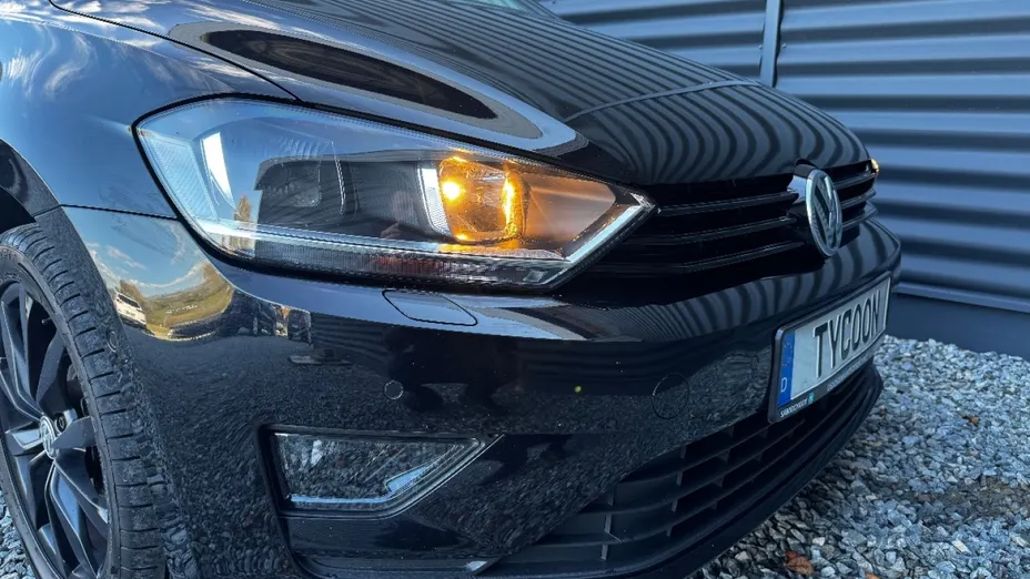 VOLKSWAGEN Golf Sportsvan -