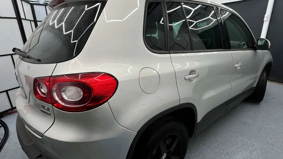 VOLKSWAGEN Tiguan -