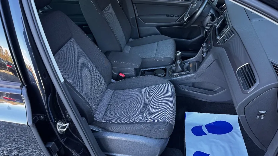 VOLKSWAGEN Golf Sportsvan -