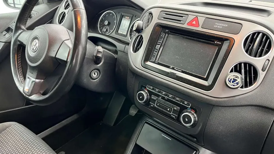 VOLKSWAGEN Tiguan -