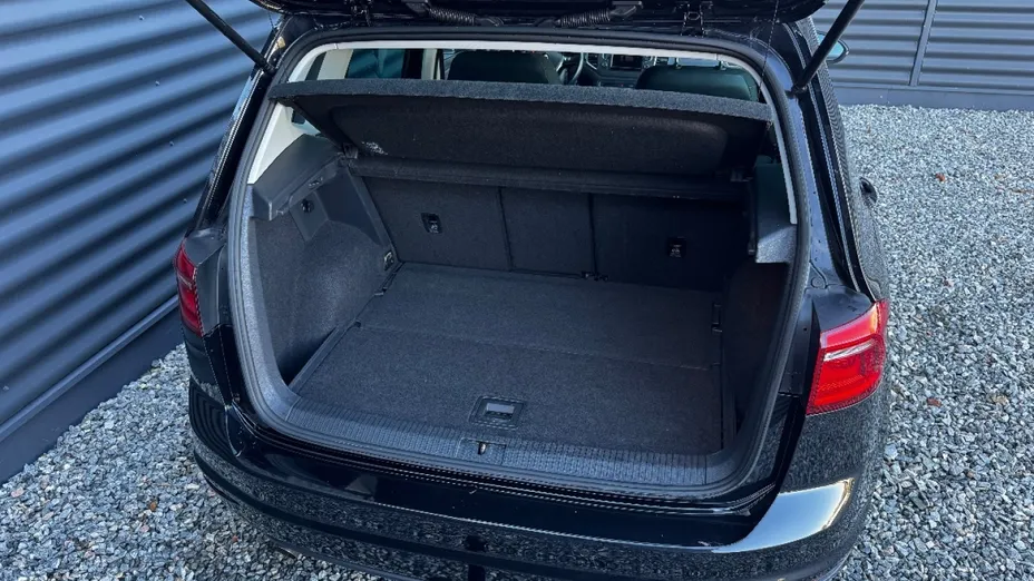 VOLKSWAGEN Golf Sportsvan -
