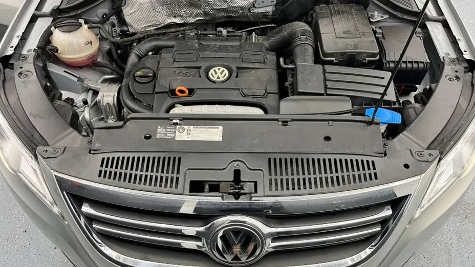 VOLKSWAGEN Tiguan -