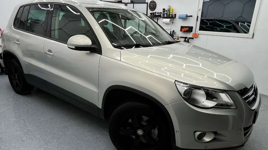 VOLKSWAGEN Tiguan -