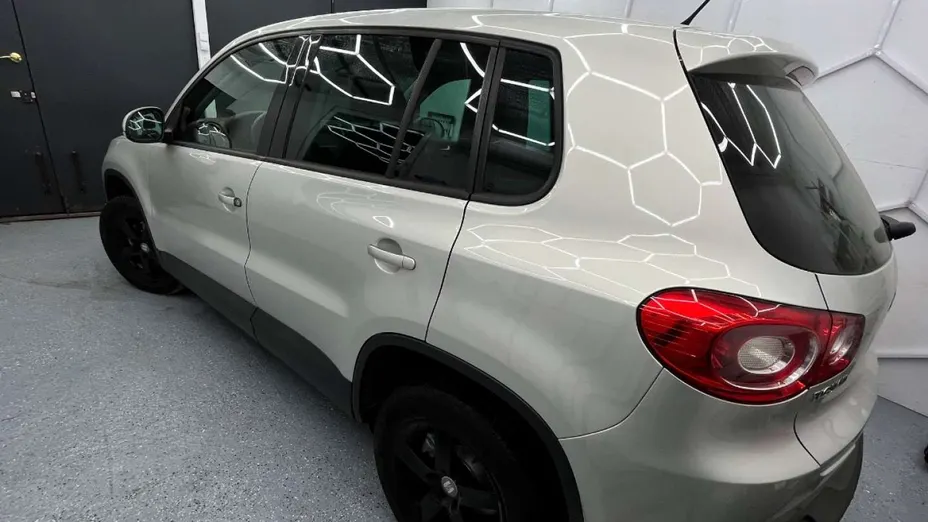VOLKSWAGEN Tiguan -