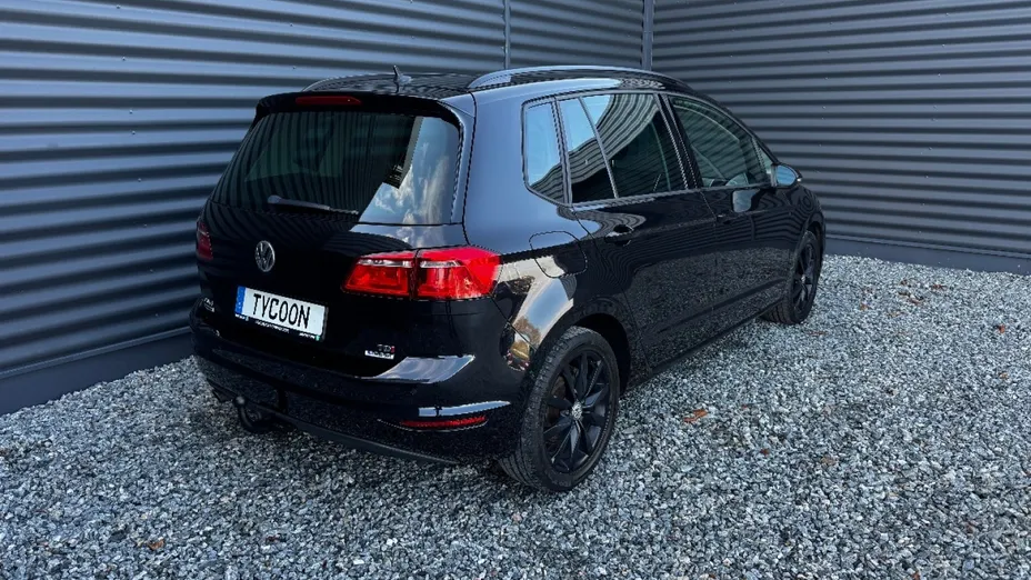 VOLKSWAGEN Golf Sportsvan -