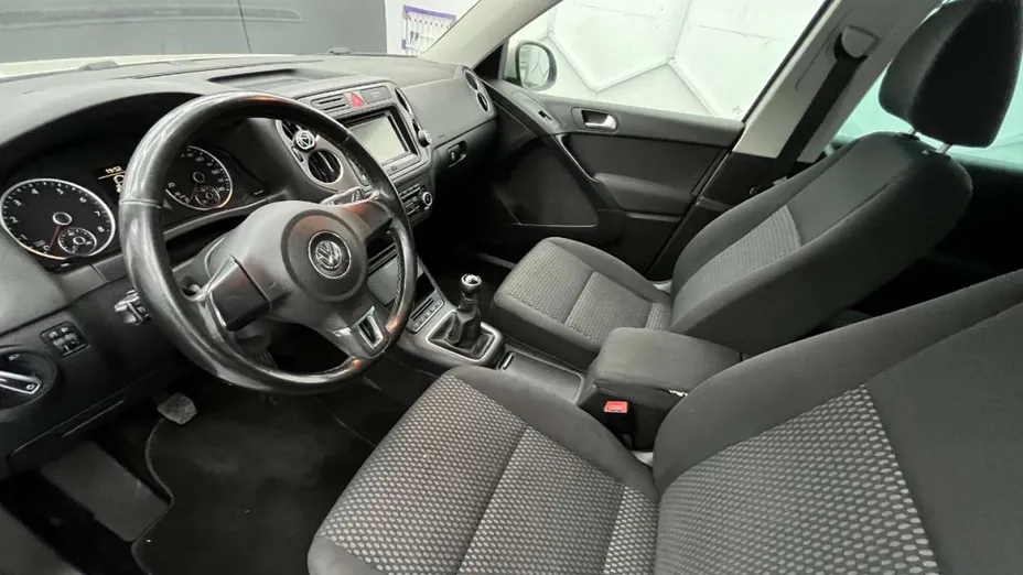 VOLKSWAGEN Tiguan -