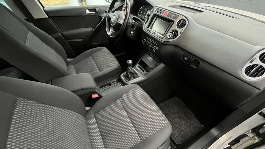 VOLKSWAGEN Tiguan -