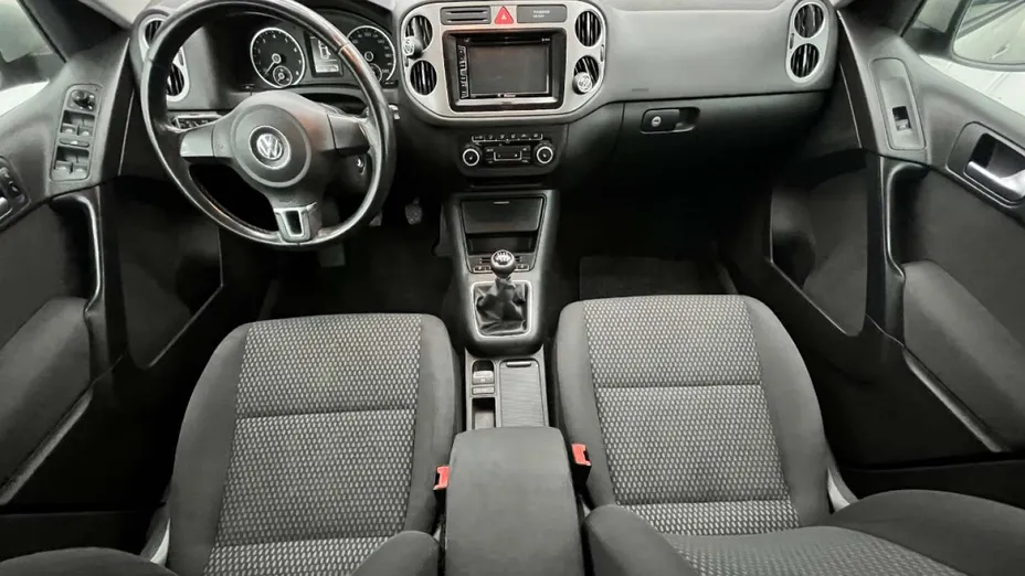 VOLKSWAGEN Tiguan -