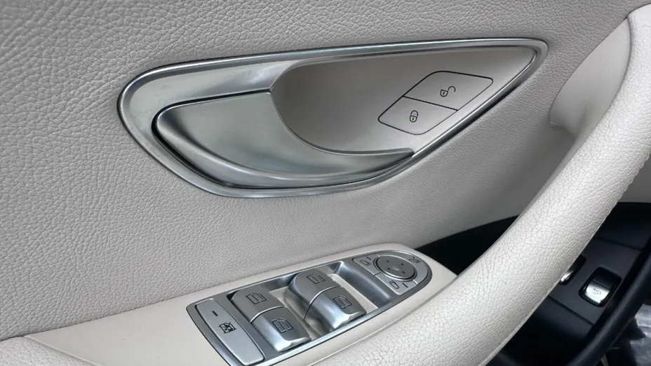 MERCEDES-BENZ E Klasa -