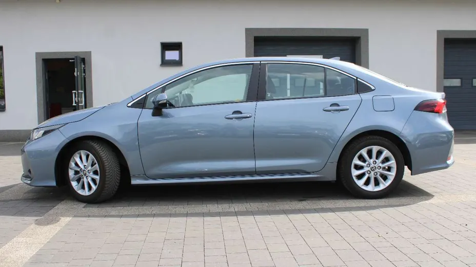 TOYOTA Corolla -