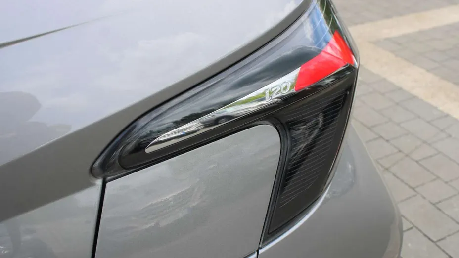 HYUNDAI i20 -