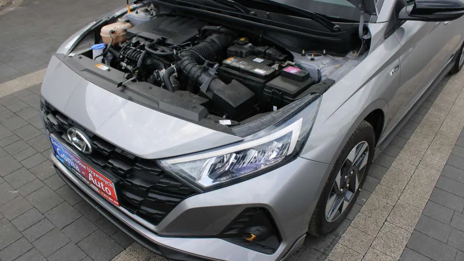 HYUNDAI i20 -