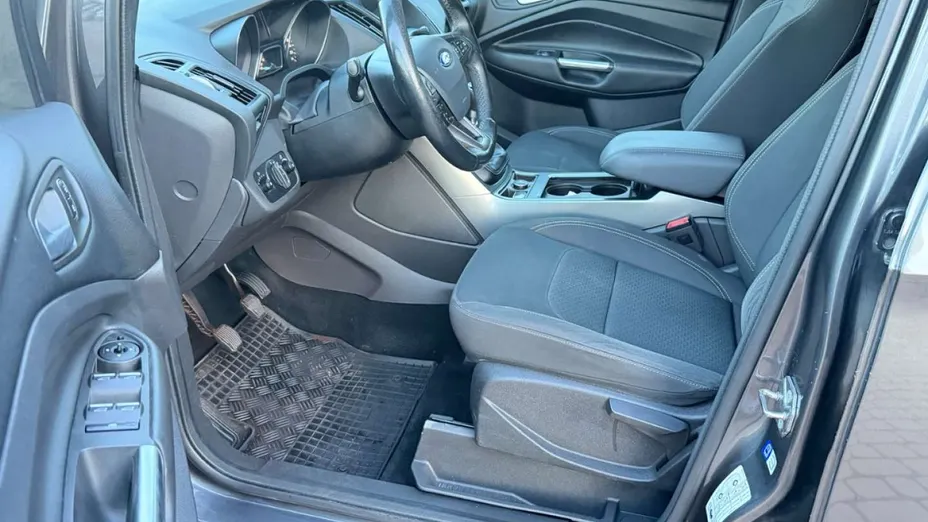 FORD Kuga -