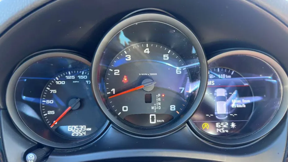 PORSCHE Macan -