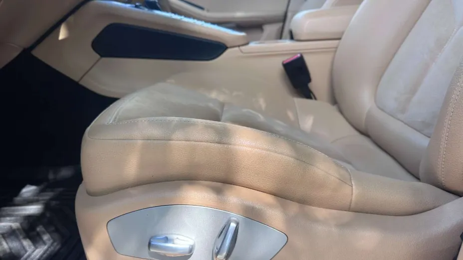PORSCHE Macan -