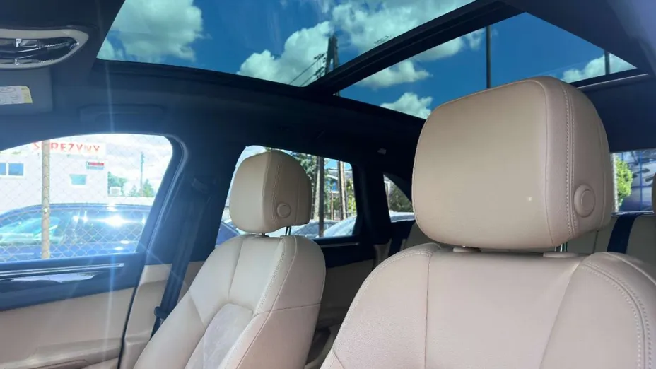 PORSCHE Macan -