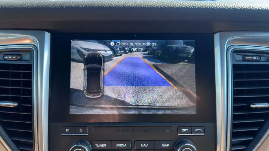 PORSCHE Macan -