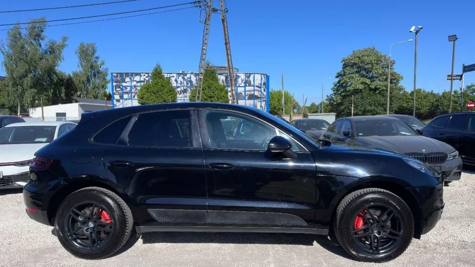 PORSCHE Macan -