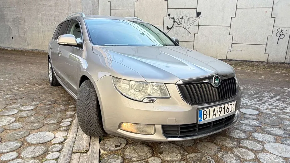 SKODA Superb -