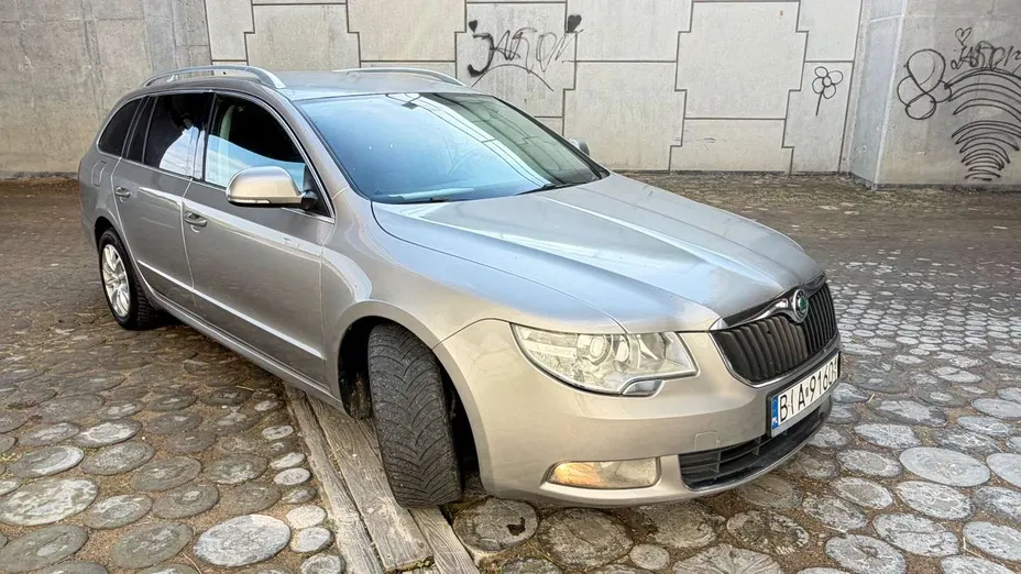 SKODA Superb -