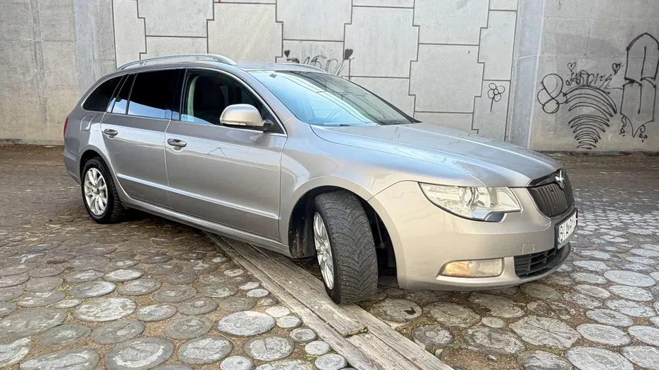 SKODA Superb -