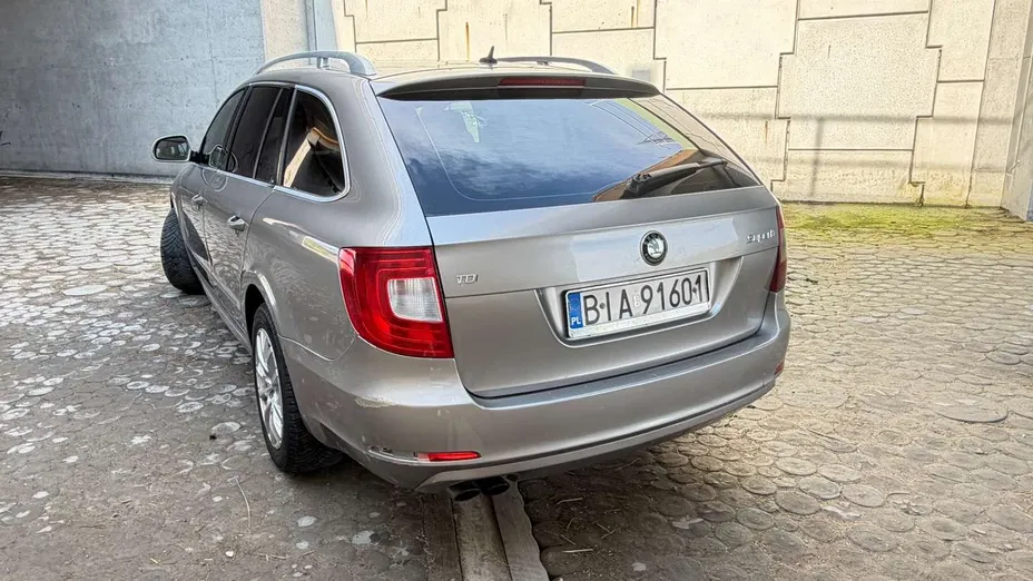 SKODA Superb -