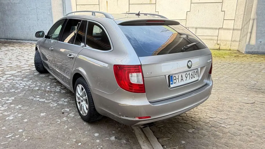 SKODA Superb -