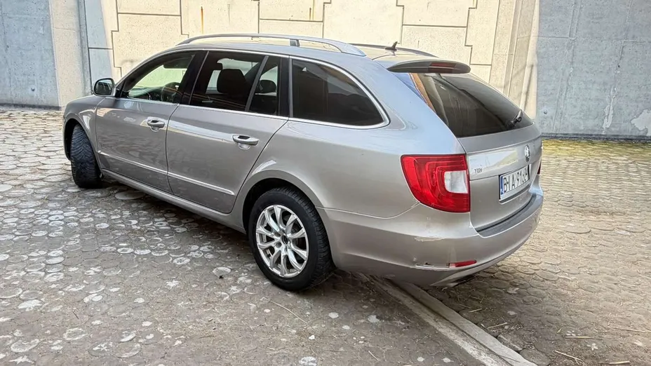 SKODA Superb -