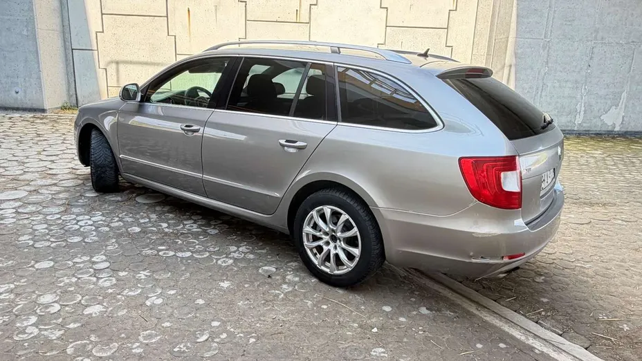 SKODA Superb -