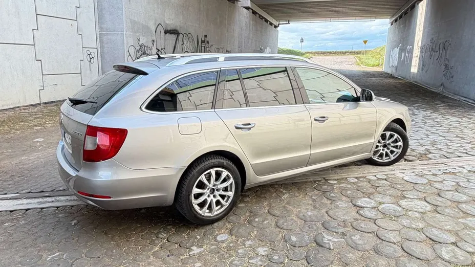 SKODA Superb -